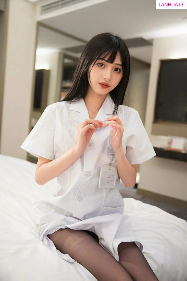  [XiuRen]高清写真图 2025.06.06 No.10373 茂木希子 白色护士服第5张图片